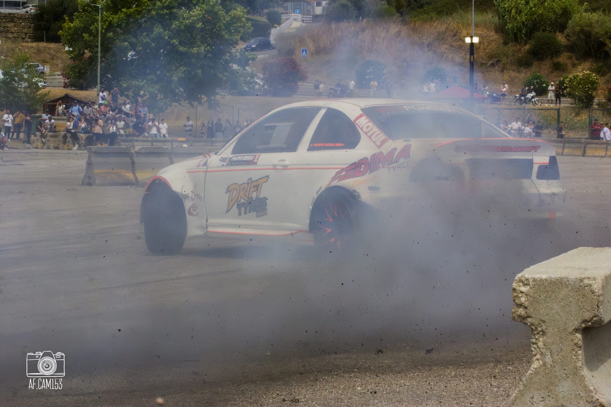 Carro de drift Fedima em pista com fumo